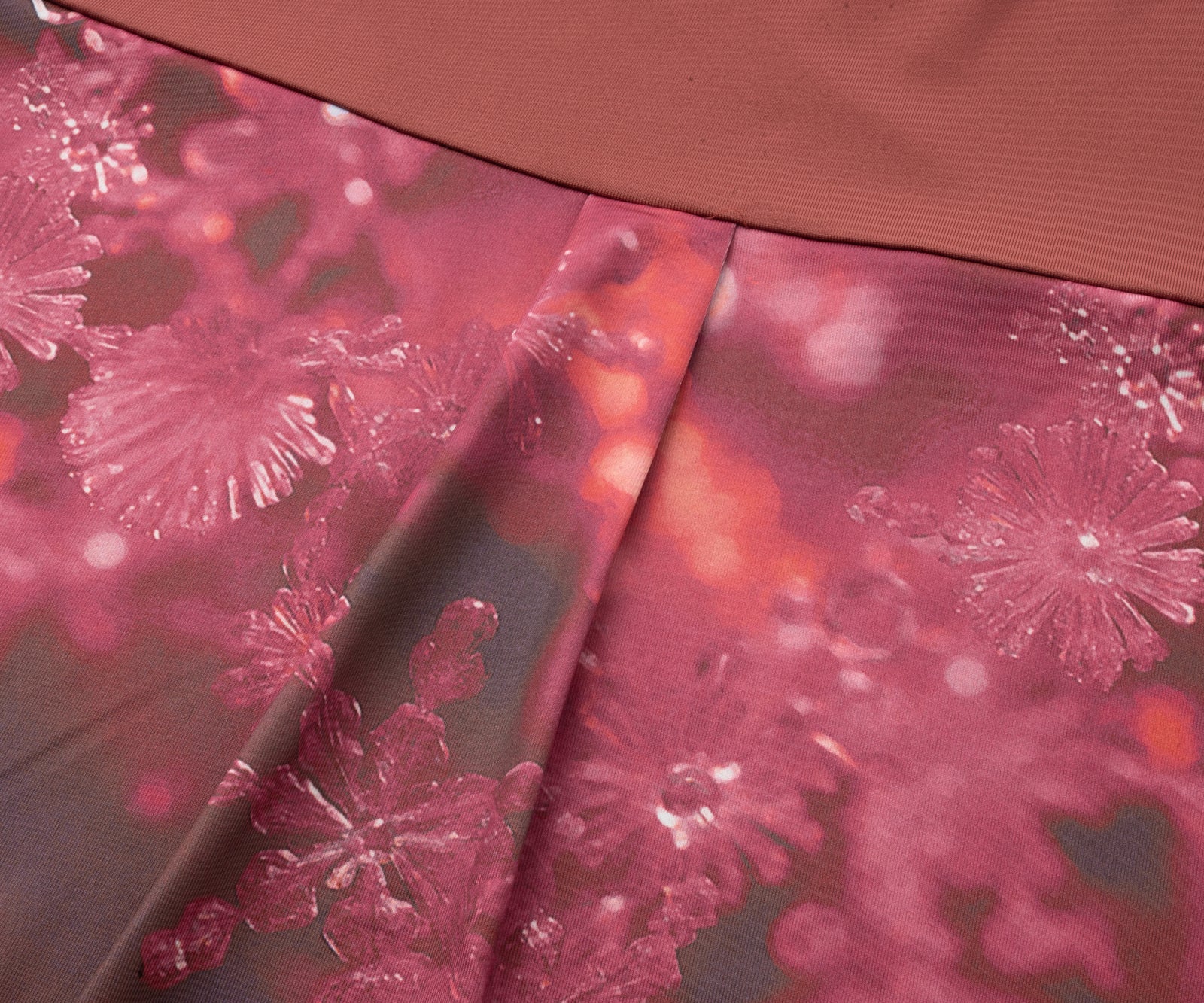 バックタックフレアグラフィックTEE ATLA534 – ADMIRAL