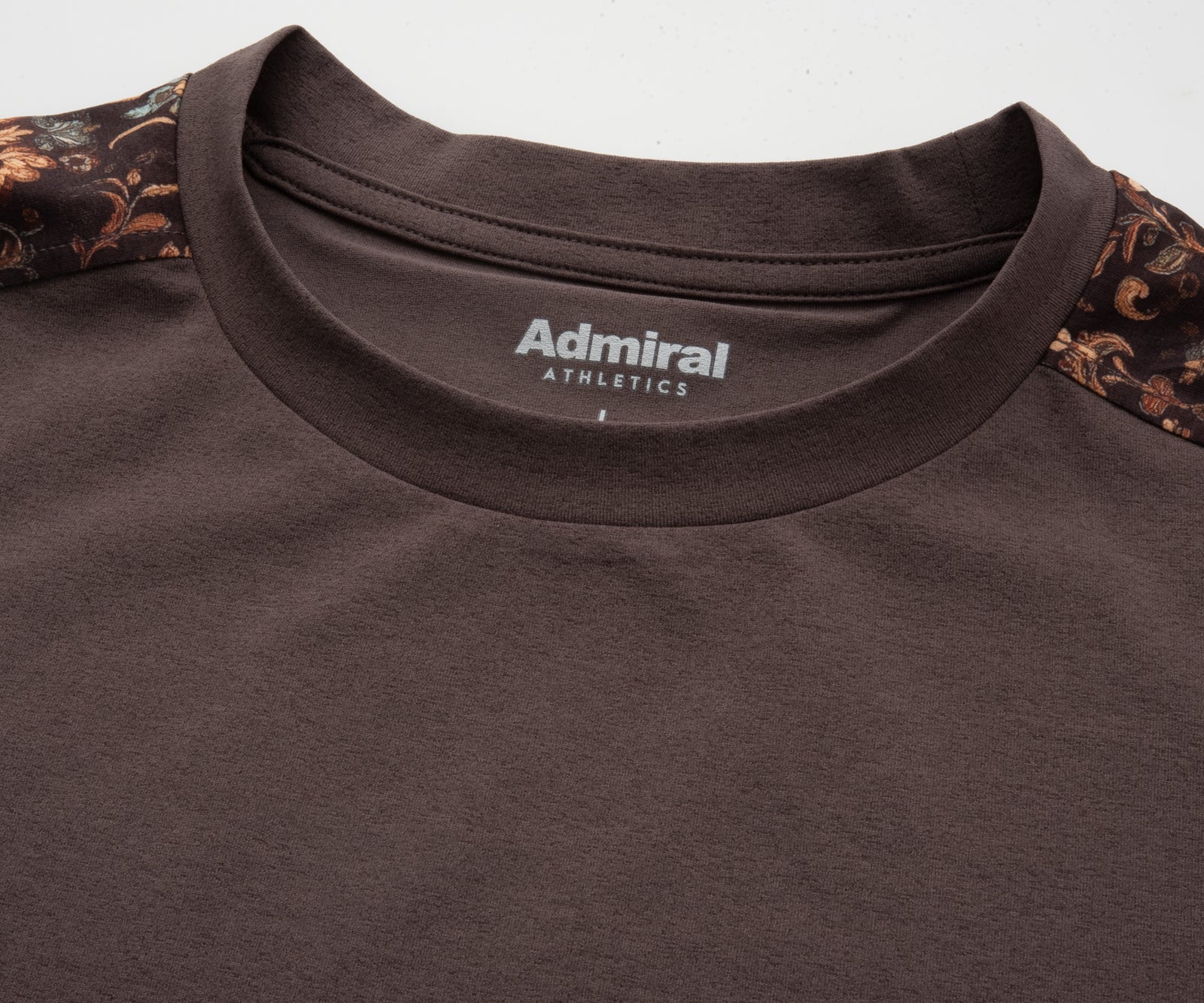 ショルダーライングラフィックTEE ATMA521 – ADMIRAL