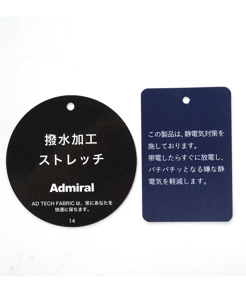 袖のアーチロゴがポイントのジャケットのタグ